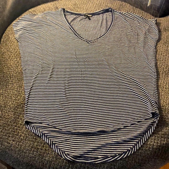 🎉4 for $20 Express Tee, size small - Picture 1 of 5